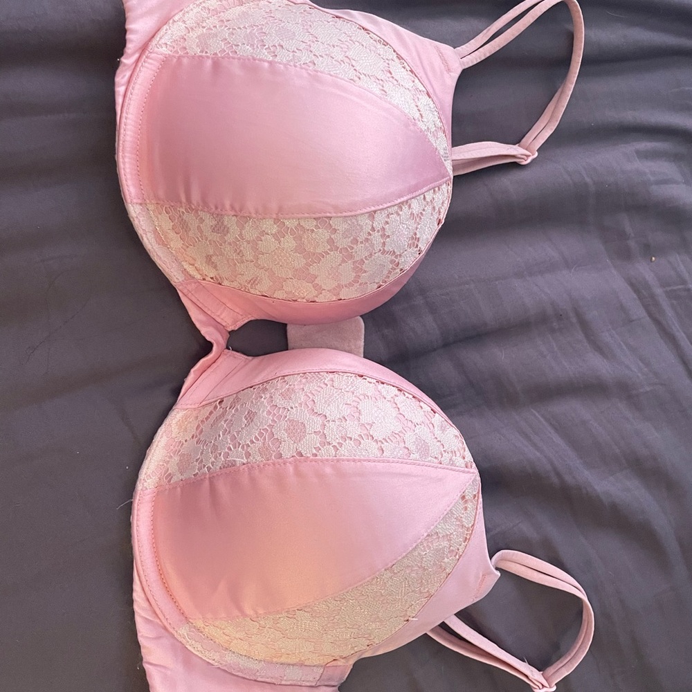 Baby pink victoria’s secret push-up bra